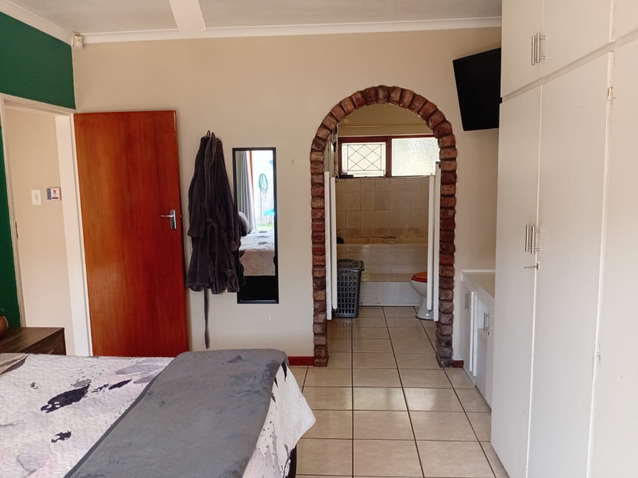 To Let 4 Bedroom Property for Rent in Bonza Bay Eastern Cape